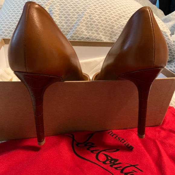 Christian Louboutin (Red Bottoms) size 40. Nude - Picture 5 of 7